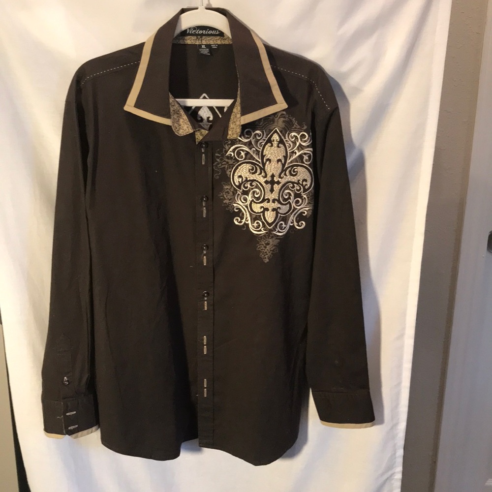 Victorious mens size XL brown long sleeved shirt